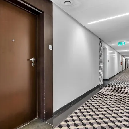 Comfort 340 By Bookinghost *